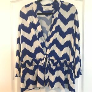 3/4 sleeve low cut chevron top